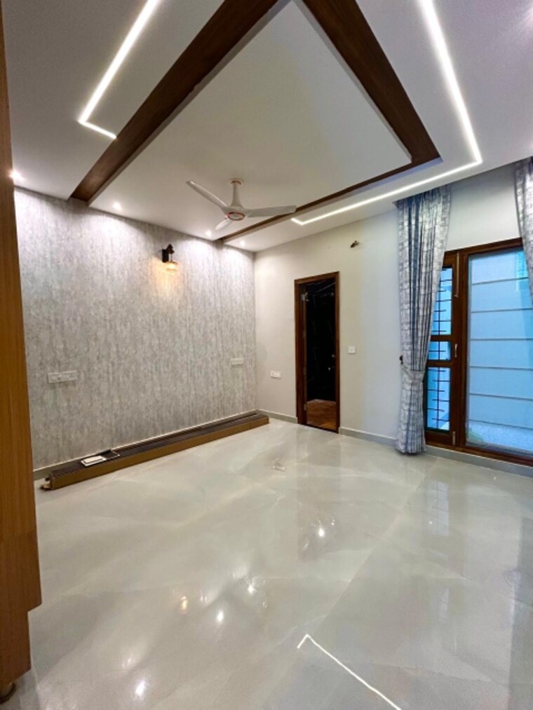 Room, sector 125 4 Bedroom 200 Sq.Yd. Villa In Sector 125 Mohali 8359055