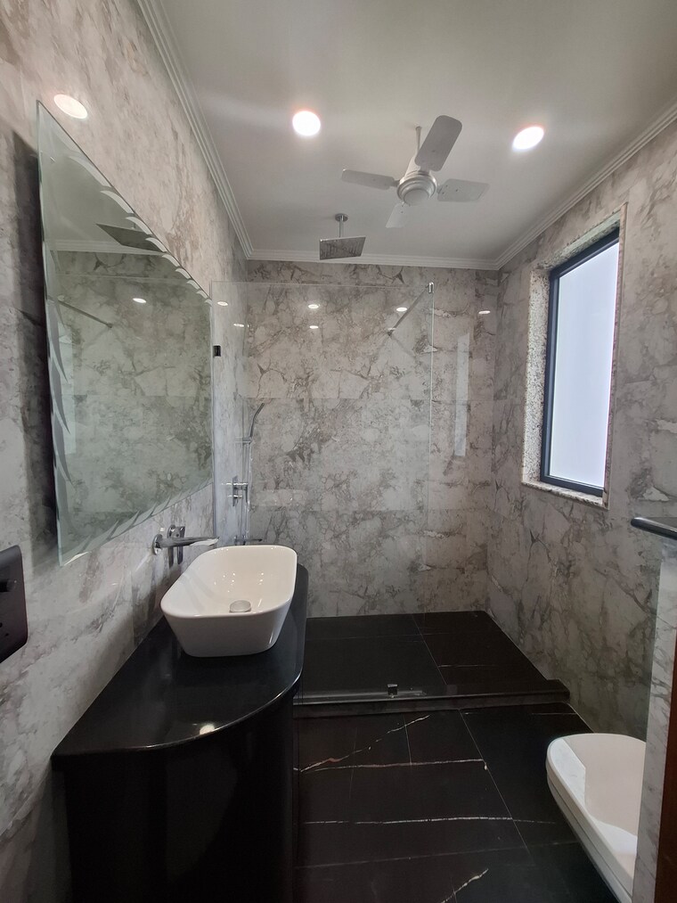 Kitchen, emaar-emerald-floors-premier 3.5 Bedroom 1650 Sq.Ft. Apartment In Sector 65 Gurgaon 8359048