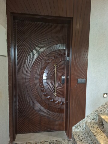 Furnished Amenities in 3.5 BHK Apartment at Emaar Emerald Floors, Sector 65 – for Sale