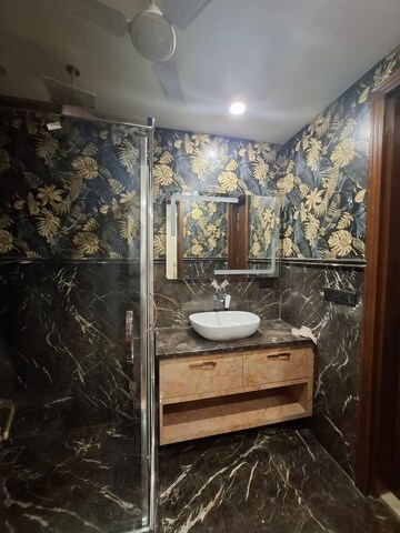 Furnished Amenities in 3.5 BHK Apartment at Emaar Emerald Floors, Sector 65 – for Sale