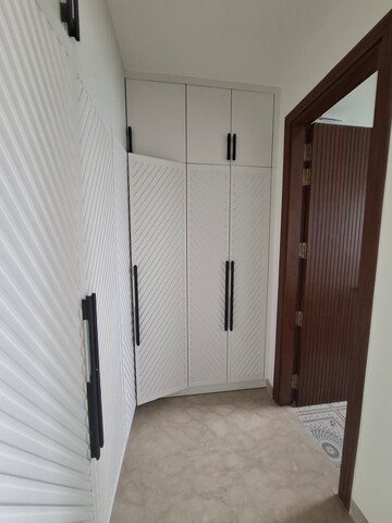 Furnished Amenities in 3.5 BHK Apartment at Emaar Emerald Floors, Sector 65 – for Sale