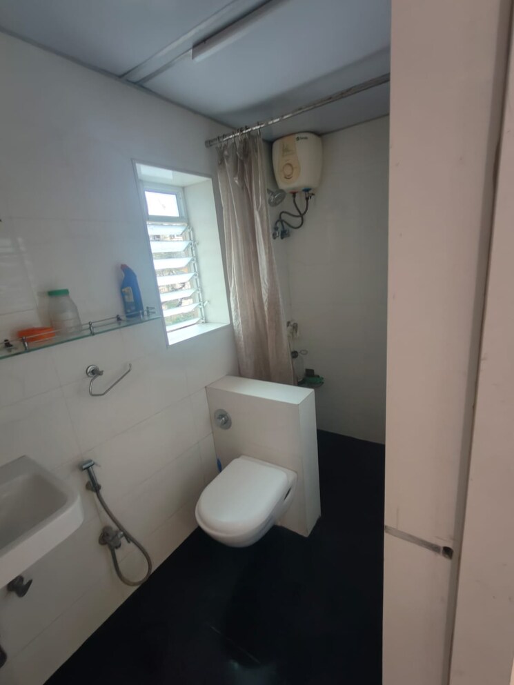 Bathroom, abdul-hussain-potia-apartment 2 Bedroom 1300 Sq.Ft. Apartment In Kamathipura Mumbai 8359067