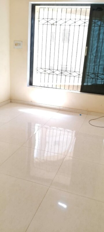 Room in 1 BHK Apartment at Bhakti Complex Dahisar, Dahisar West – for Rent