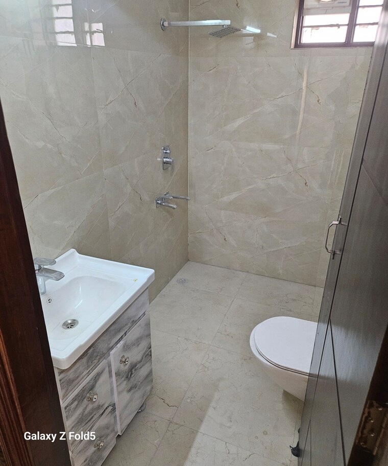 Bathroom, sector 19 3 Bedroom 262 Sq.Yd. Builder Floor In Sector 19 Faridabad 8359193