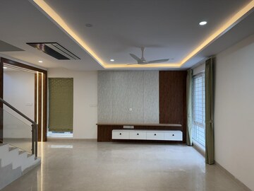 Room in 4 BHK Villa at My Home Ankura, Tellapur – for Rent