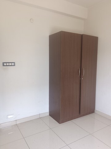Room in 3 BHK Apartment at Manikonda – for Rent