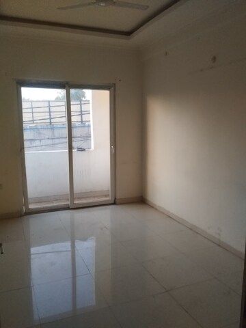 Room in 3 BHK Apartment at BBD Green City, Gomti Nagar – for Rent