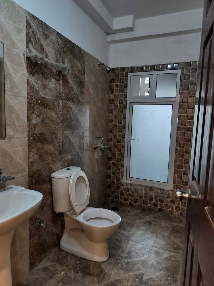 Bathroom, knowledge park 3 greater noida 1 Bedroom 575 Sq.Ft. Builder Floor In Knowledge Park 3 Greater Noida Greater Noida 8359274