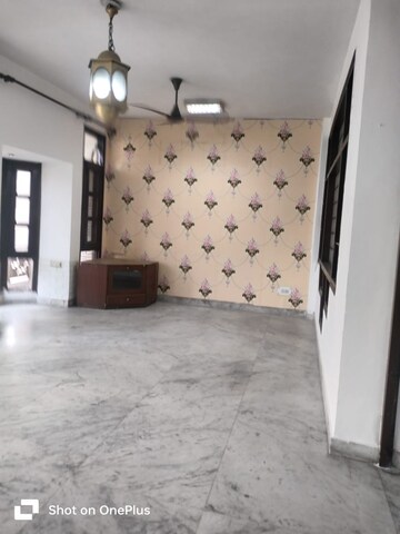 Room in 3 BHK Builder Floor at Lajpat Nagar Iii – for Rent