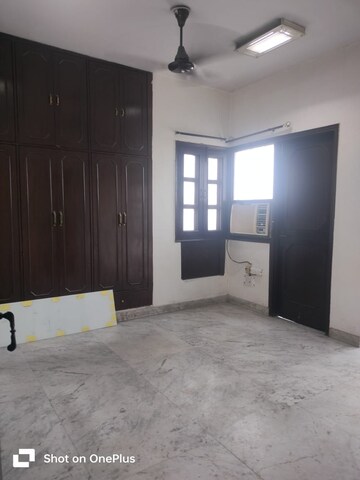 Room in 3 BHK Builder Floor at Lajpat Nagar Iii – for Rent