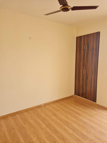 Room in 4 BHK Apartment at Puri Diplomatic Residences, Sector 111 – for Rent