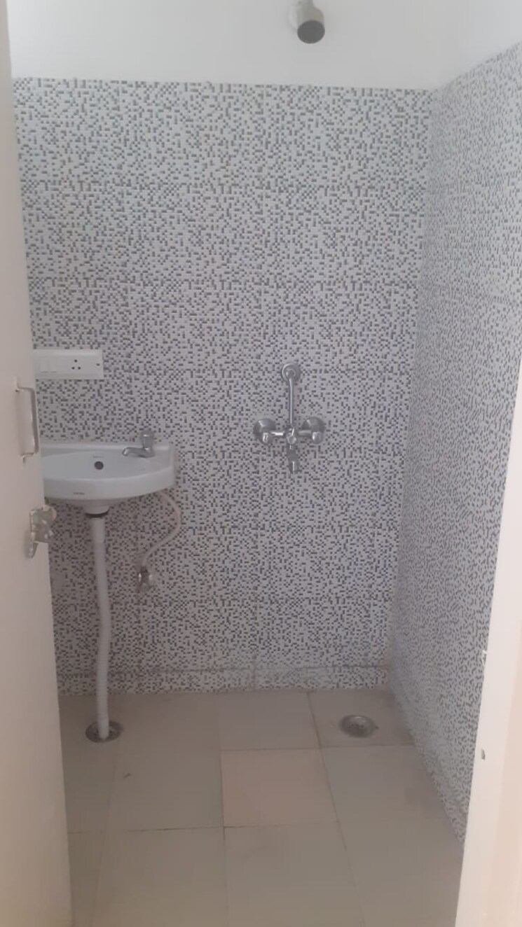 Bathroom, breez-global-heights 1 Bedroom 394 Sq.Ft. Apartment In Sohna Sector 33 Gurgaon 8359346