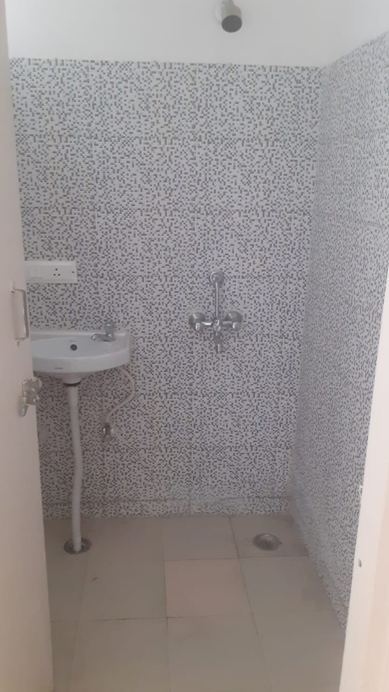 Bathroom, breez-global-heights 1 Bedroom 394 Sq.Ft. Apartment In Sohna Sector 33 Gurgaon 8359346