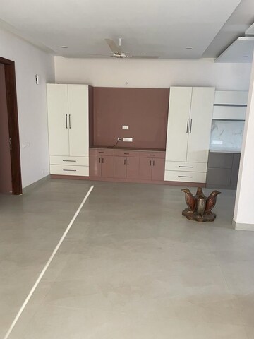 Room in 3.5 BHK Builder Floor at Omaxe New Chandigarh, North Mullanpur – for Rent