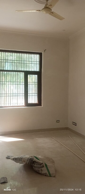 Room in 3.5 BHK Independent House at Sector 82 – for Rent