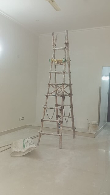 Staircase in 3.5 BHK Independent House at Sector 82 – for Rent