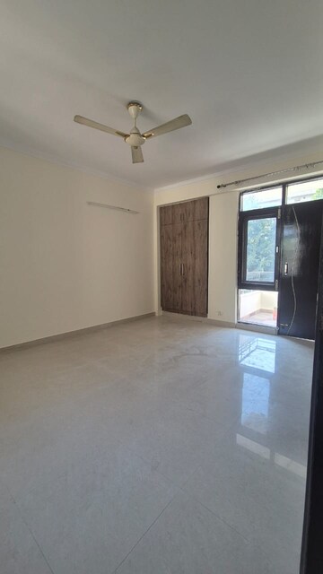 Room in 3 BHK Apartment at Abhinandan CGHS, Sector 51 – for Rent