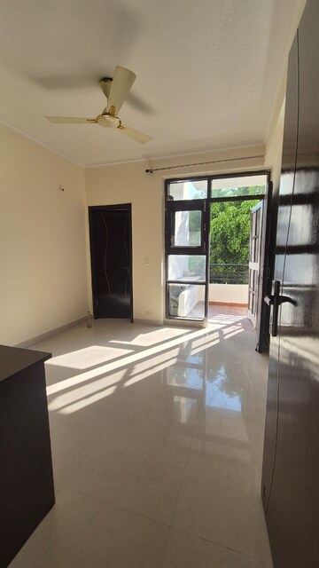 Room in 3 BHK Apartment at Abhinandan CGHS, Sector 51 – for Rent