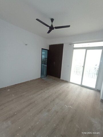 Room in 3 BHK Apartment at Amrapali Platinum, Sector 119 – for Sale