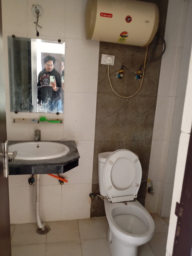 Bathroom, nimbus-the-hyde-park 2 Bedroom 1080 Sq.Ft. Apartment In Sector 78 Noida 8359480