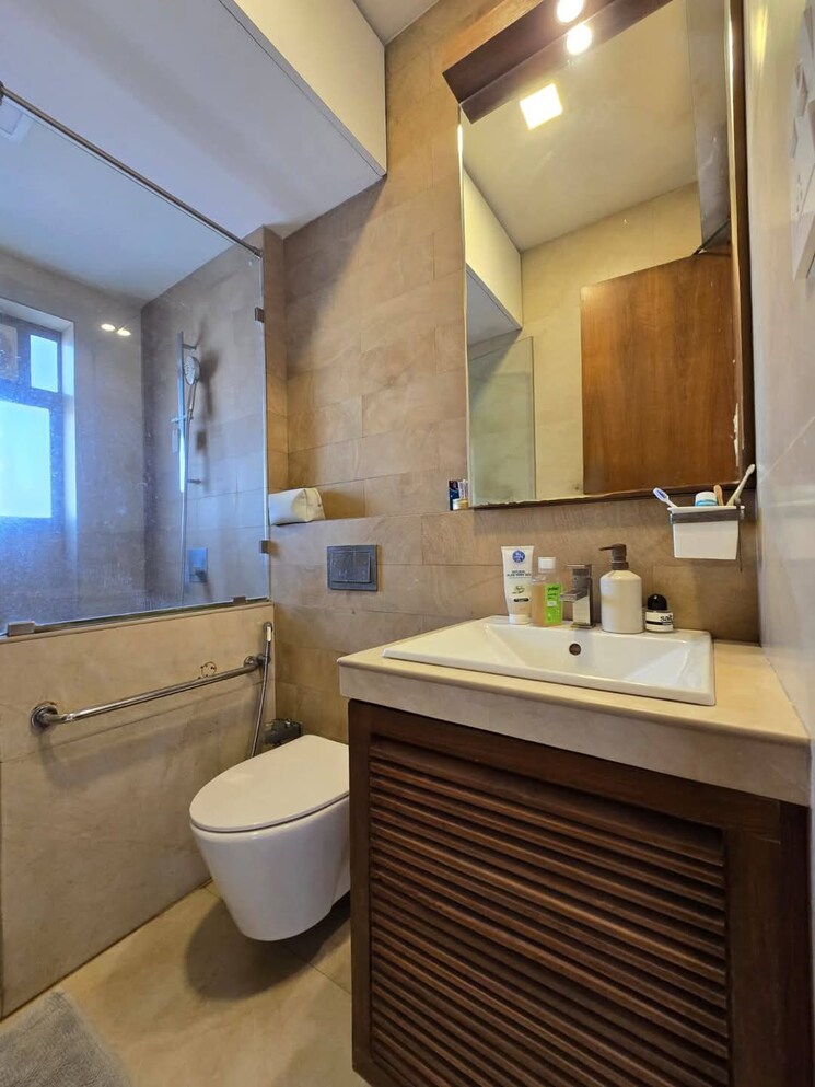 Bathroom, wadhwa-river-heaven 3 Bedroom 1500 Sq.Ft. Apartment In Juhu Mumbai 8359551