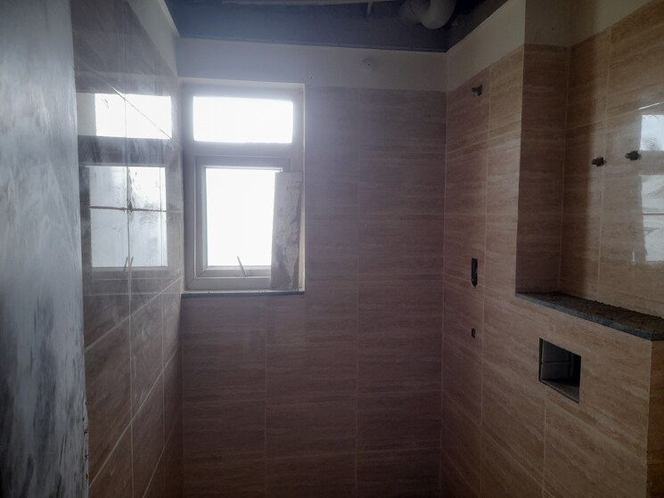 Bathroom, bptp-discovery-park 3 Bedroom 1470 Sq.Ft. Apartment In Sector 80 Faridabad 8359603