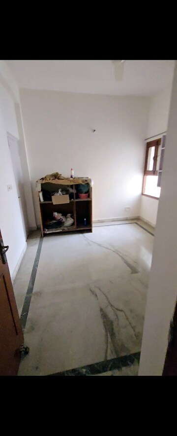Room in 3 BHK Apartment at Eldeco Green Meadows, Pi Greater Noida – for Sale