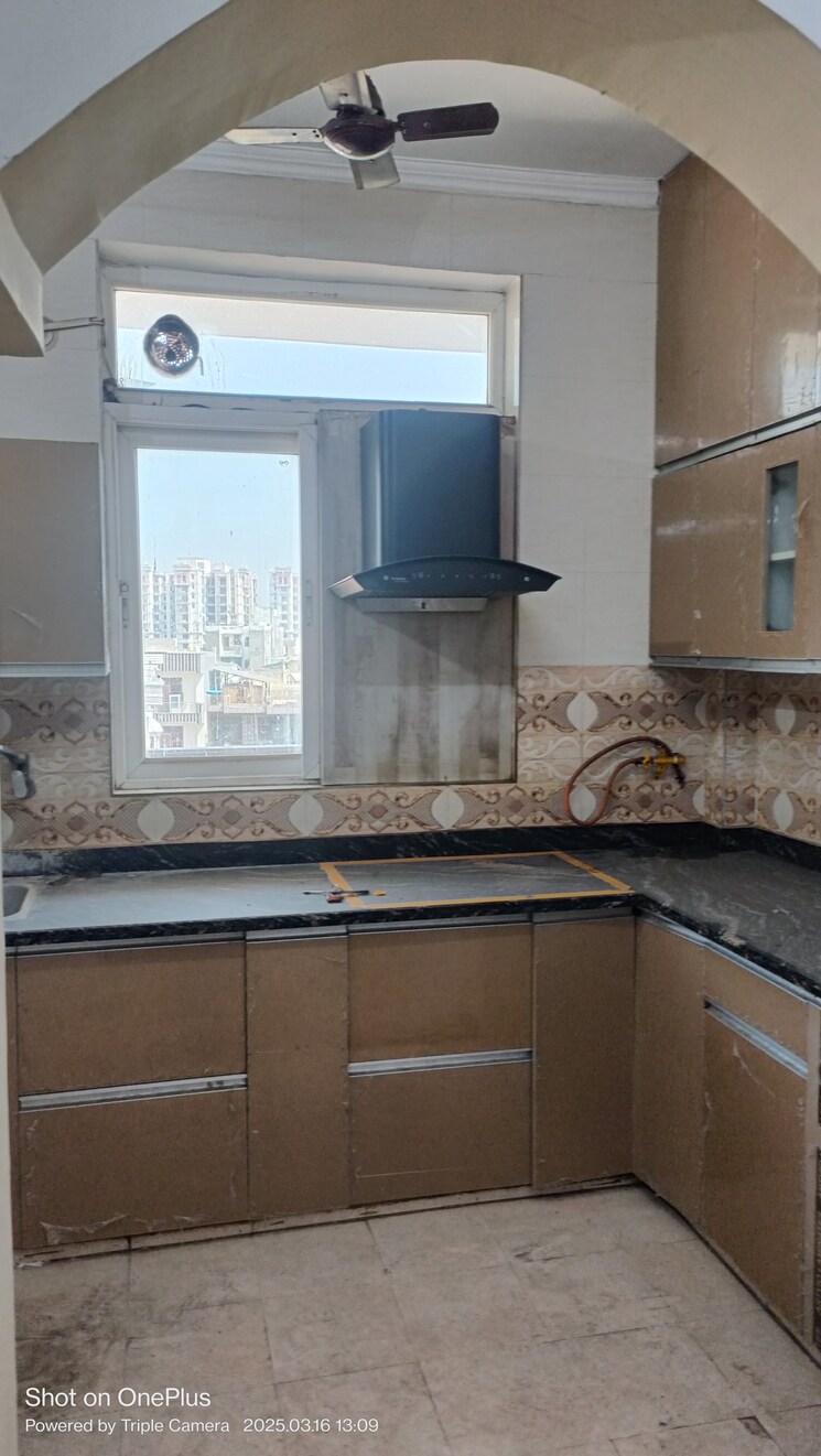 Kitchen, ashoka-enclave-faridabad 3 Bedroom 200 Sq.Yd. Builder Floor In Sector 34 Faridabad 8359666