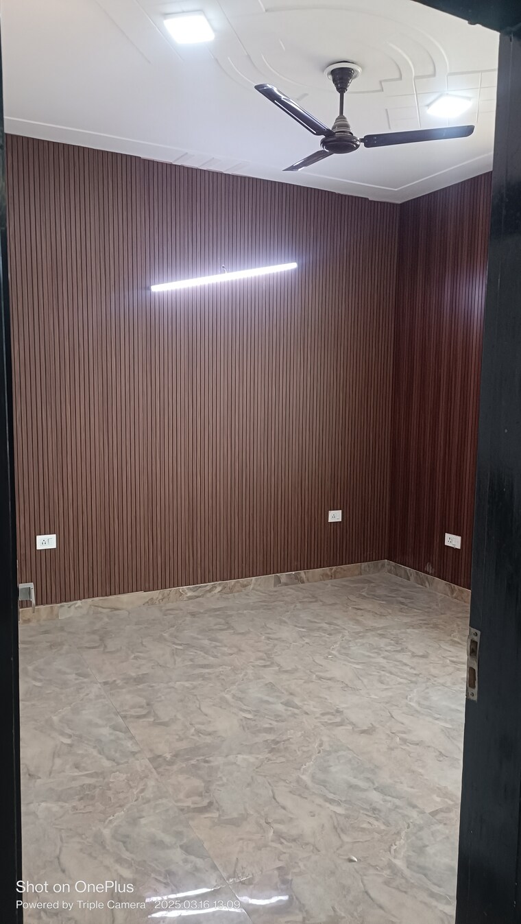 Room, ashoka-enclave-faridabad 3 Bedroom 200 Sq.Yd. Builder Floor In Sector 34 Faridabad 8359666