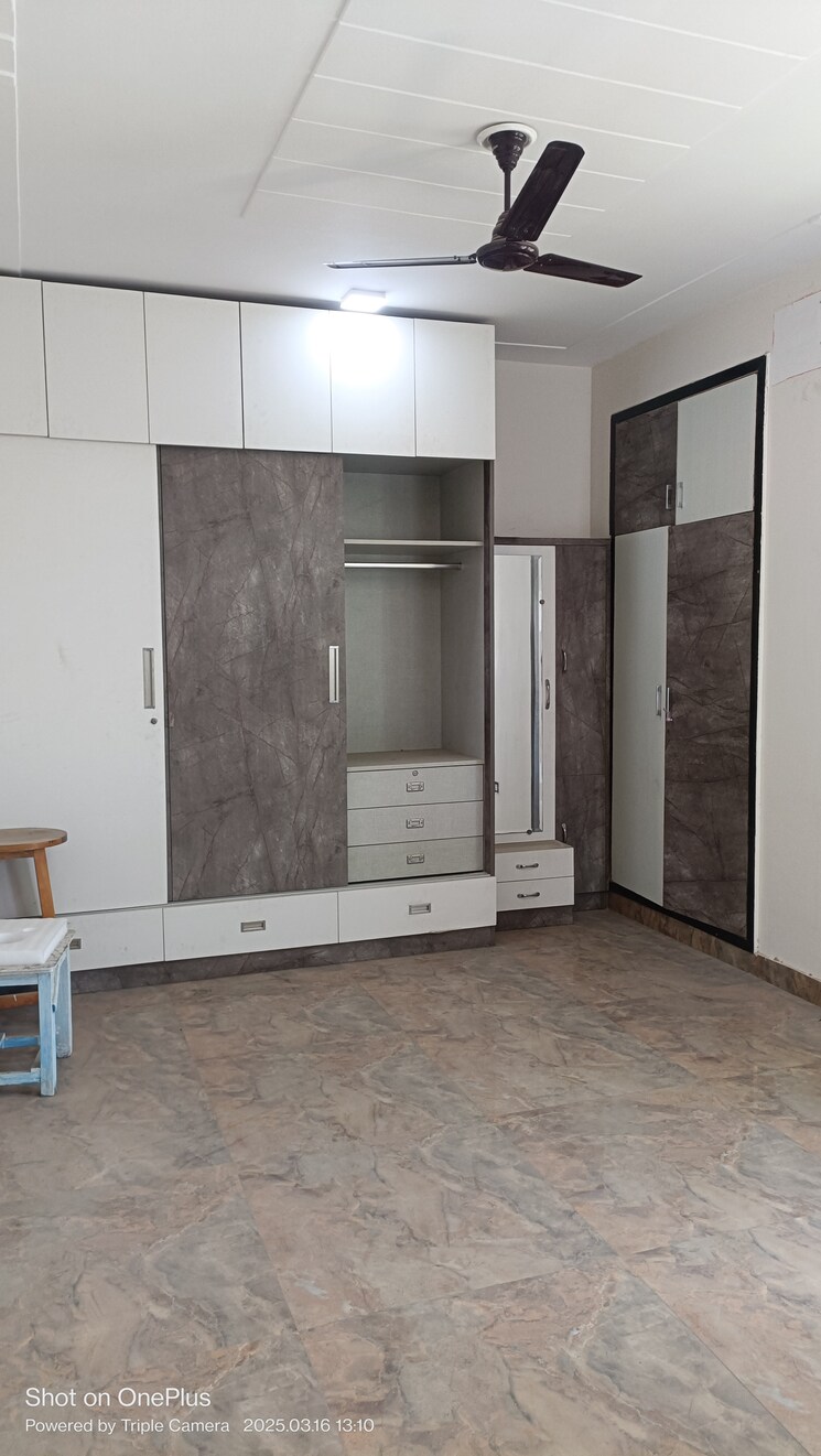 Room, ashoka-enclave-faridabad 3 Bedroom 200 Sq.Yd. Builder Floor In Sector 34 Faridabad 8359666