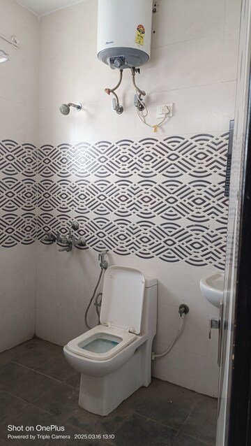 Bathroom in 3 BHK Builder Floor at Ashoka Enclave Faridabad, Sector 34 – for Sale