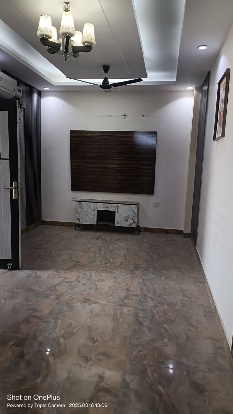 Room, ashoka-enclave-faridabad 3 Bedroom 200 Sq.Yd. Builder Floor In Sector 34 Faridabad 8359666