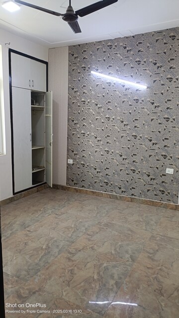Room in 3 BHK Builder Floor at Ashoka Enclave Faridabad, Sector 34 – for Sale
