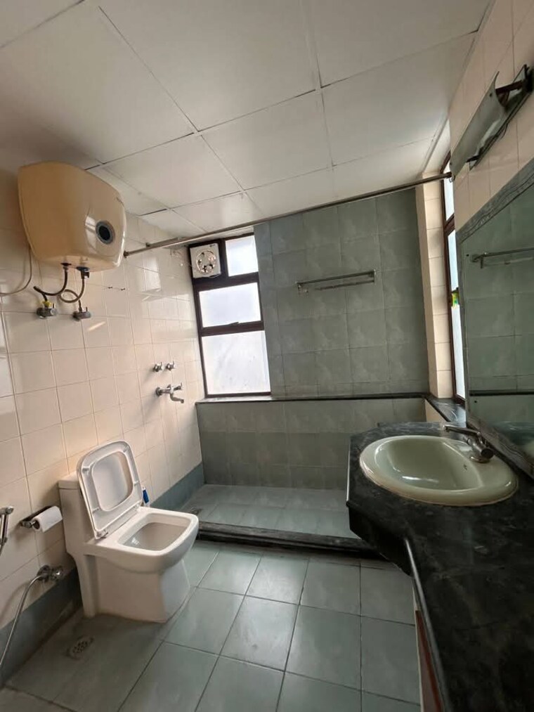 Bathroom, ild-grand 3 Bedroom 1820 Sq.Ft. Apartment In Sector 37c Gurgaon 8359723