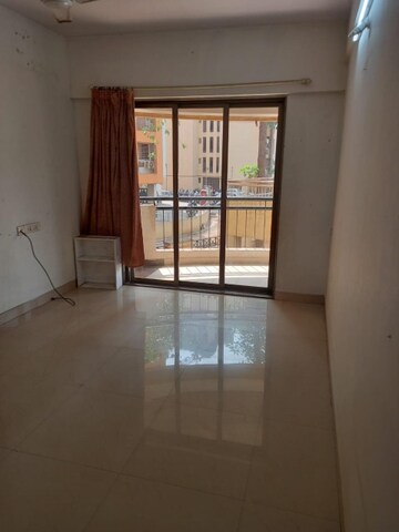 Room in 2.5 BHK Apartment at Rutu Towers, Ghodbunder Road – for Sale