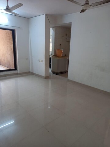 Room in 2.5 BHK Apartment at Rutu Towers, Ghodbunder Road – for Sale