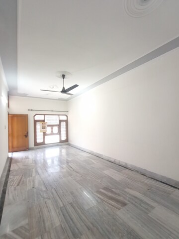 Room in 2 BHK Independent House at Sector 17 – for Rent