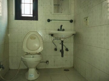Bathroom in 1.5 BHK Builder Floor at RWA Apartments Sector 39, Sector 39 – for Rent