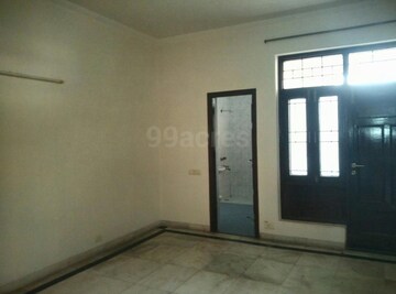 Room in 1.5 BHK Builder Floor at RWA Apartments Sector 39, Sector 39 – for Rent