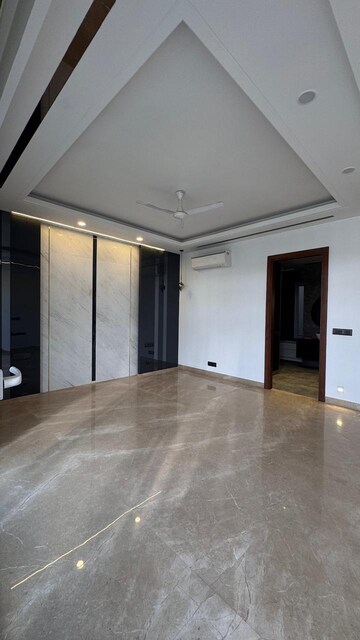 Room in 4 BHK Builder Floor at Ansal Sushant Lok I, Sector 43 – for Rent
