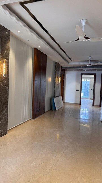 Building Lobby in 4 BHK Builder Floor at Ansal Sushant Lok I, Sector 43 – for Rent