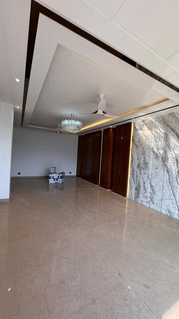 Room in 4 BHK Builder Floor at Ansal Sushant Lok I, Sector 43 – for Rent