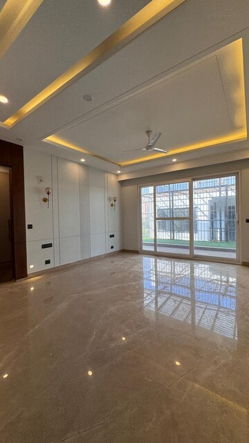 Room in 4 BHK Builder Floor at Ansal Sushant Lok I, Sector 43 – for Rent
