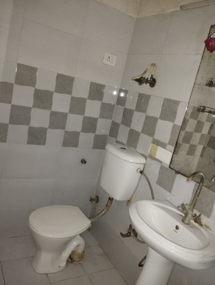 Bathroom, la-residentia 2 Bedroom 880 Sq.Ft. Apartment In Tech Zone 4 Greater Noida Greater Noida 8359863
