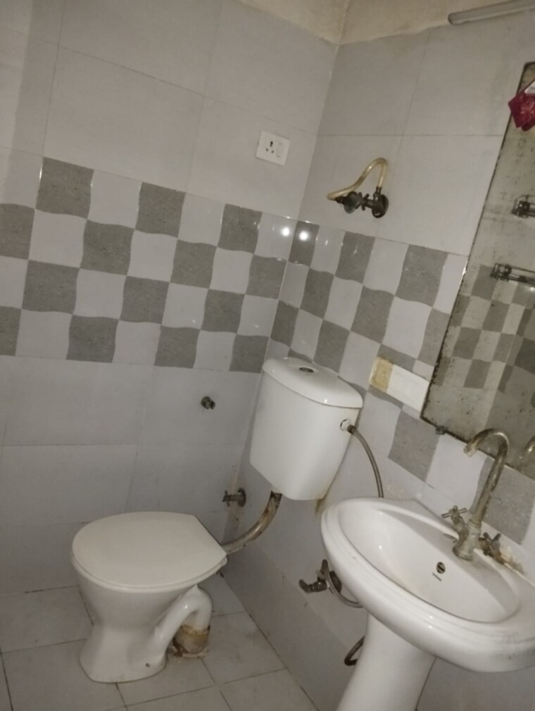 Bathroom, la-residentia 2 Bedroom 880 Sq.Ft. Apartment In Tech Zone 4 Greater Noida Greater Noida 8359863