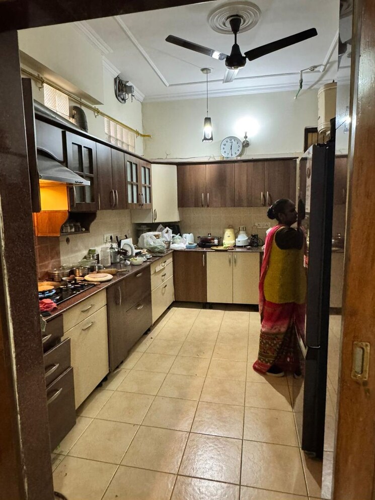 Kitchen, palam-vihar-residents-association 6 Bedroom 385 Sq.Yd. Independent House In Palam Vihar Gurgaon 8359905