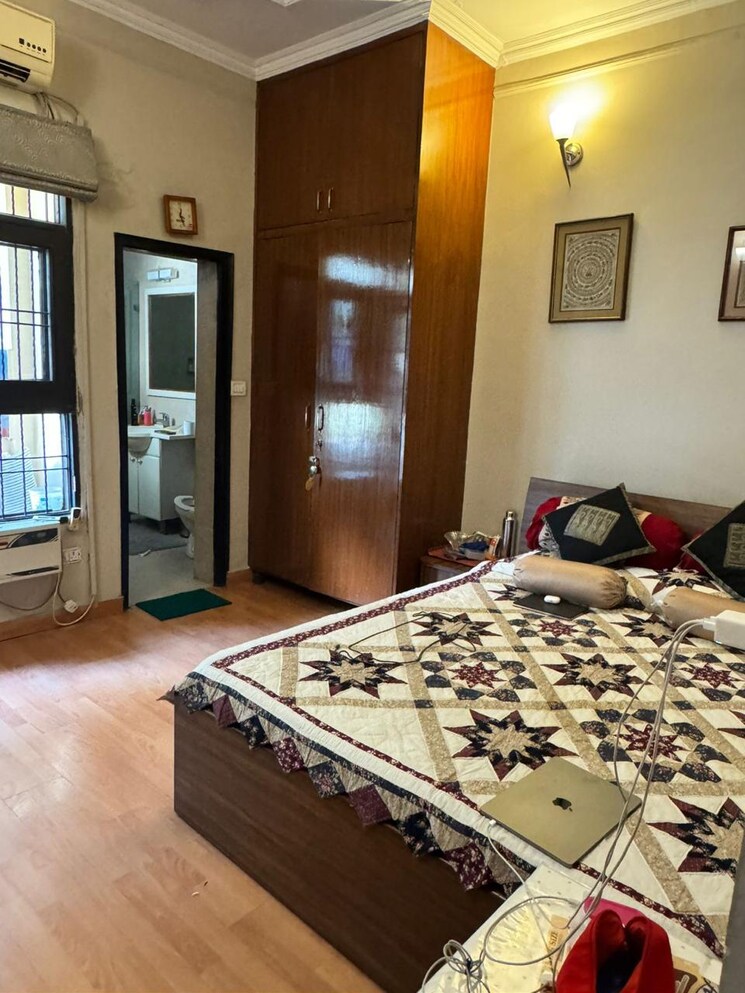 Bedroom, palam-vihar-residents-association 6 Bedroom 385 Sq.Yd. Independent House In Palam Vihar Gurgaon 8359905