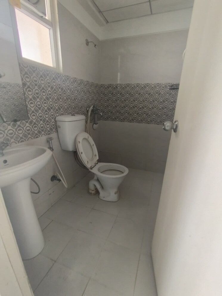 Bathroom, ace-hanei 3 Bedroom 1600 Sq.Ft. Apartment In Sector 12 Greater Noida Greater Noida 8359916
