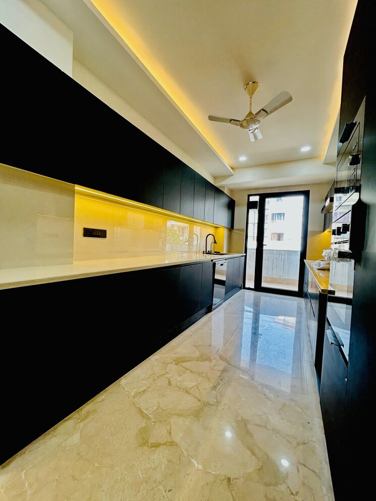 Kitchen, ss-mayfield-gardens 4 Bedroom 2000 Sq.Ft. Builder Floor In Sector 51 Gurgaon 8359915