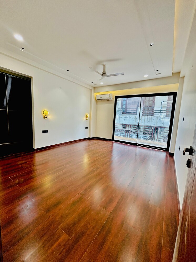 Room, ss-mayfield-gardens 4 Bedroom 2000 Sq.Ft. Builder Floor In Sector 51 Gurgaon 8359915